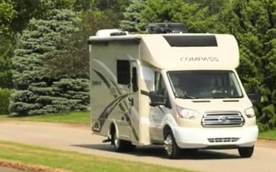 Limelight Limousine Service owns and operates several luxury RVs and Motorhomes to transport our clients nationwide. | Los Angeles, San Fernando Valley and Surrounding Areas | Phone 818.968.9414